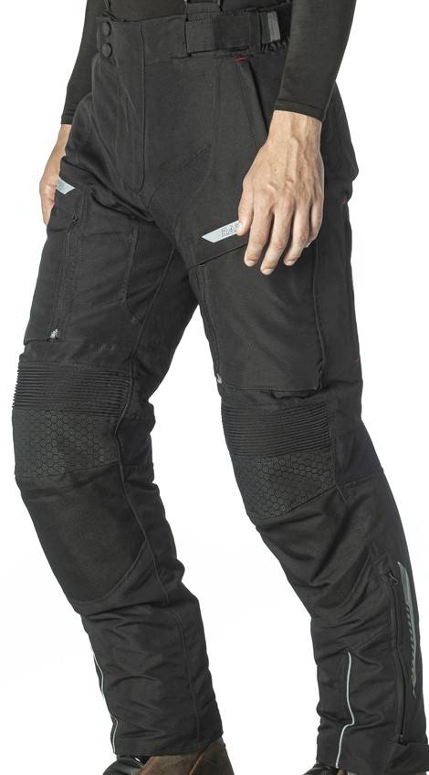 RAINERS Pantalón Trivor Short Negro